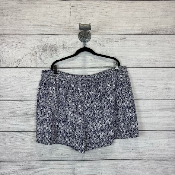 Briggs Plus Size Blue & White Printed Smocked Waist Shorts Size 2X - Picture 7 of 9